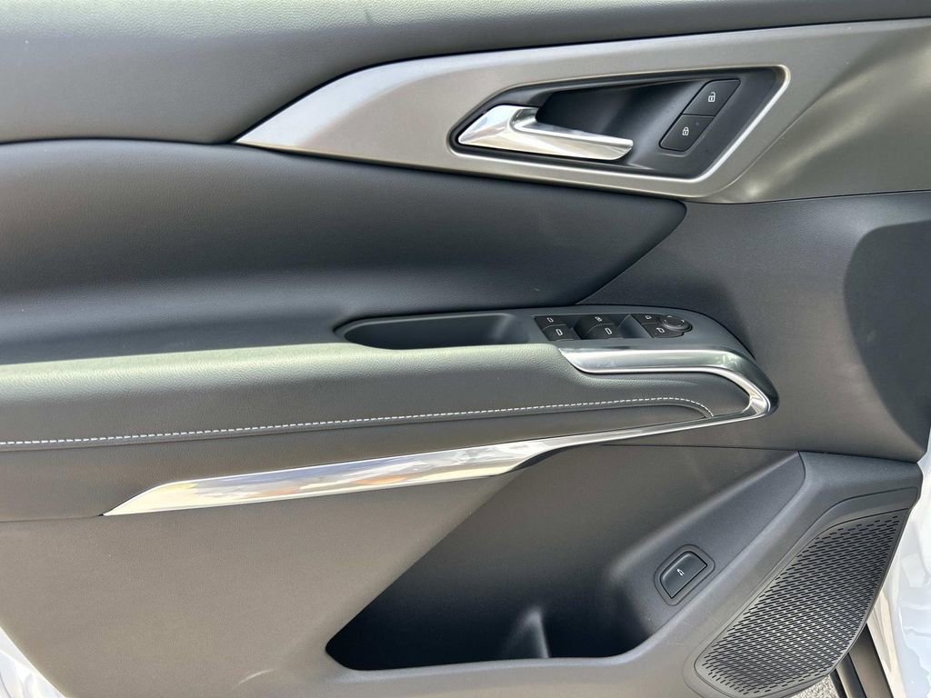 New 2026 Polar White Tricoat Chevrolet LT image 21