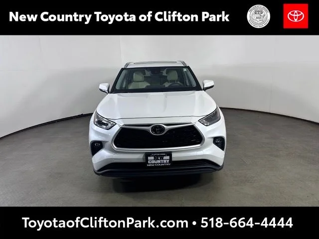 Used 2025 Beige Toyota XLE image 8