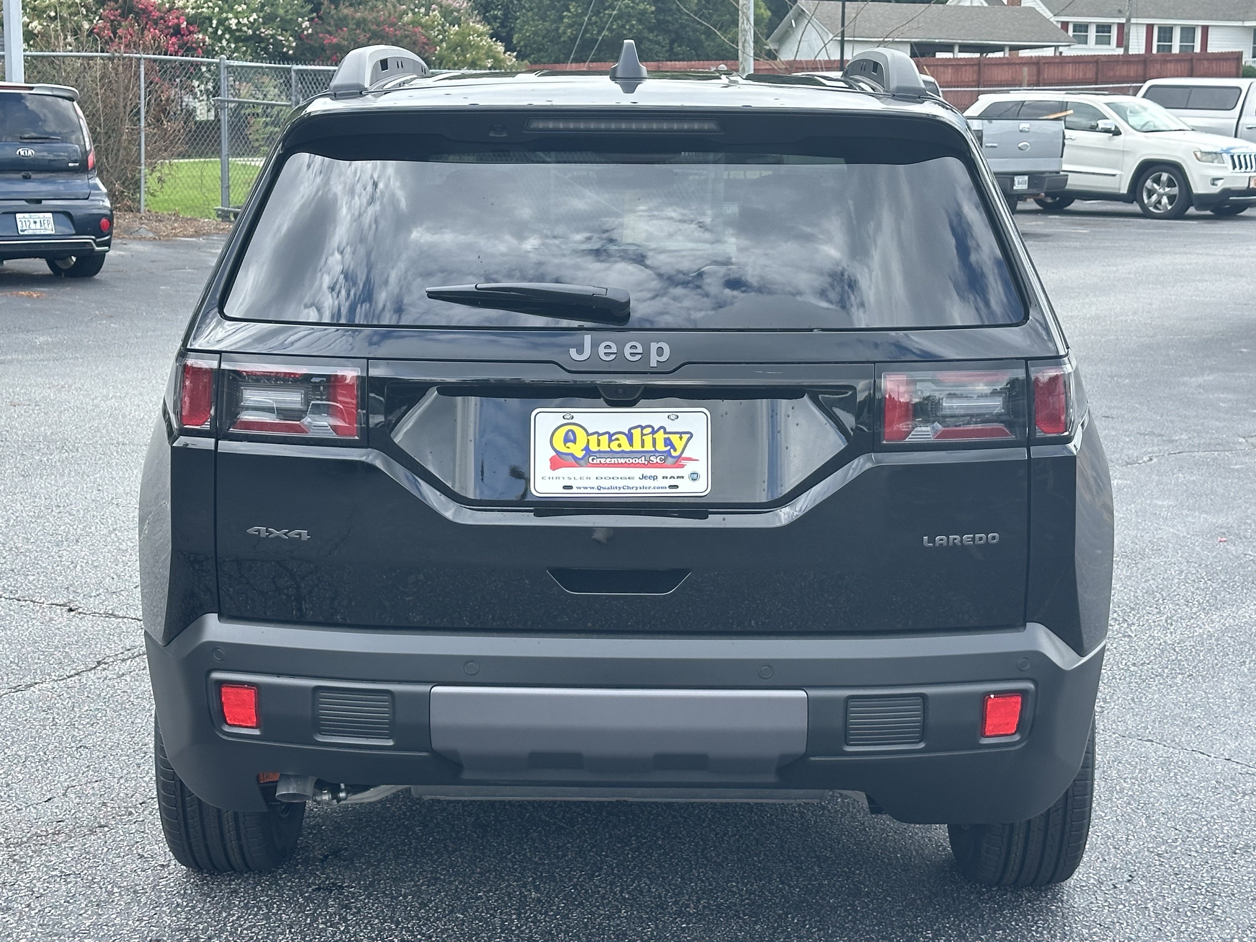 New 2026 Diamond Black Crystal Pearlcoat Jeep Laredo image 7