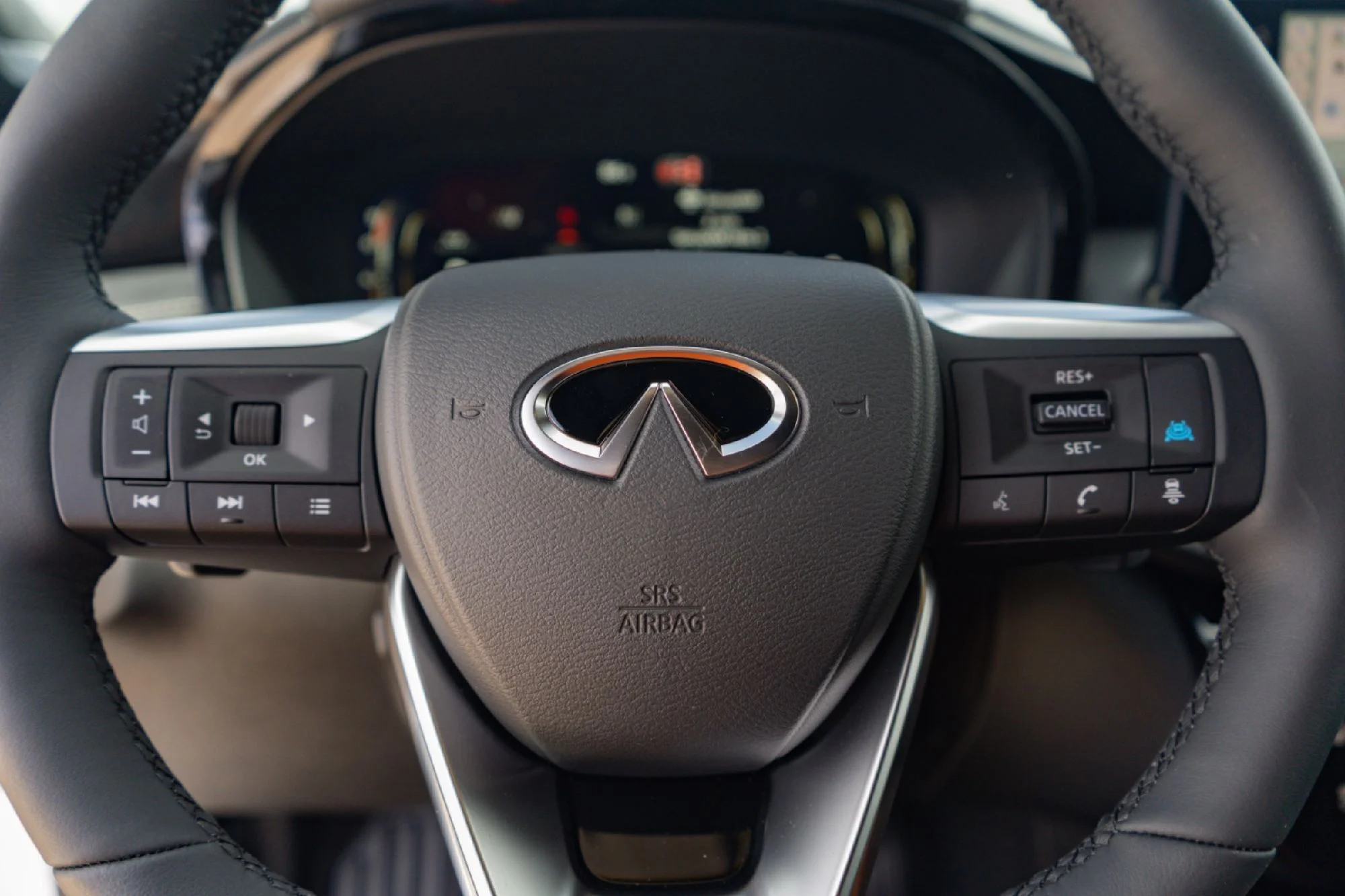 New 2027 2T RAD WHT INFINITI Sport AWD image 11