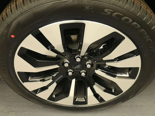 New 2026 Gray Ford Platinum image 9
