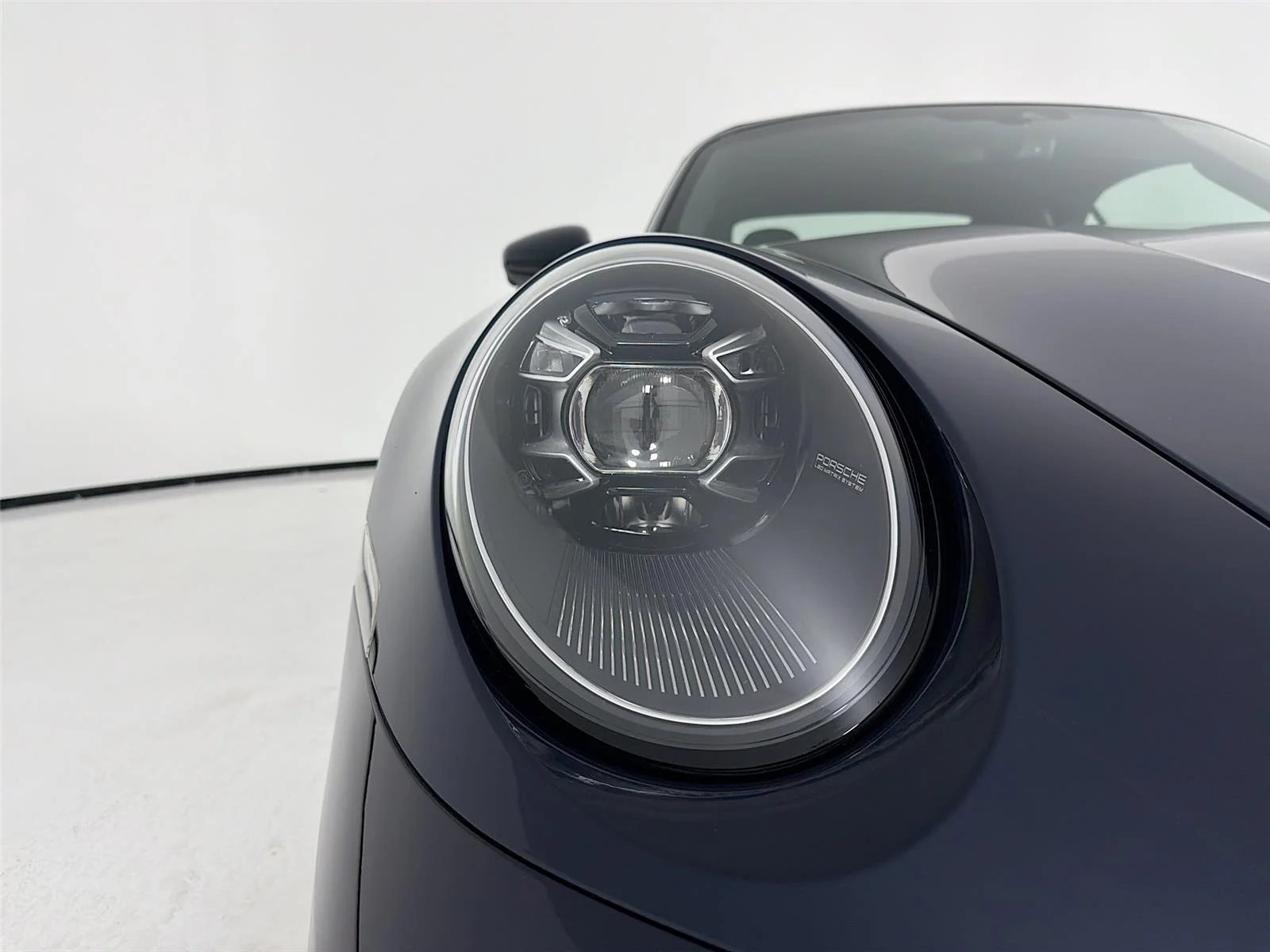 Used 2021  PORSCHE  image 34