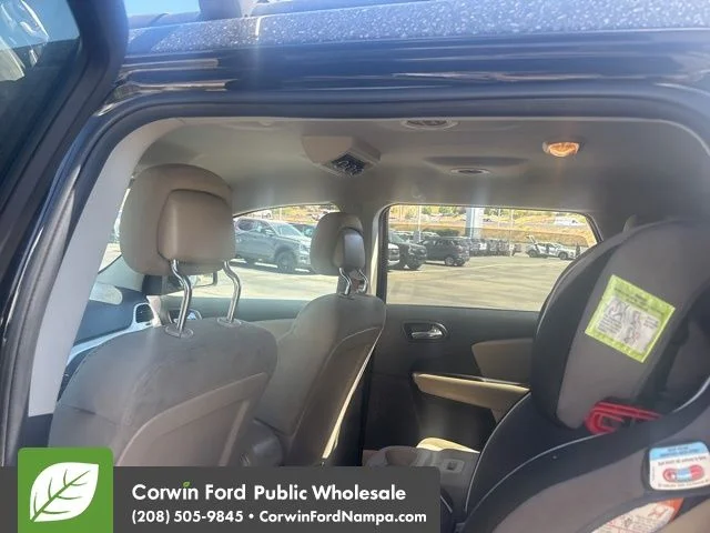 Used 2015 Black Dodge SXT image 14