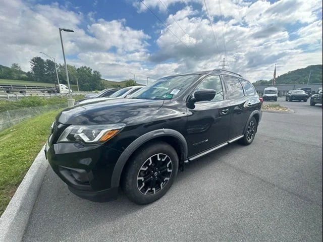 2019 Nissan Pathfinder SL 4WD's photo
