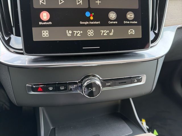 2026 Volvo XC90 Plus - Photo 18