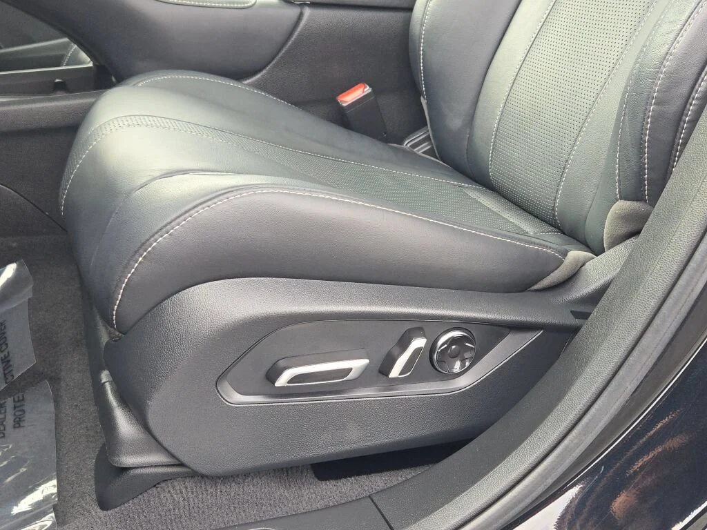 Used 2023  Acura Technology Package image 21