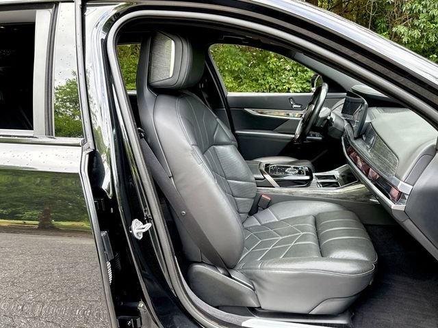 Used 2023 Black BMW xDrive60 image 26