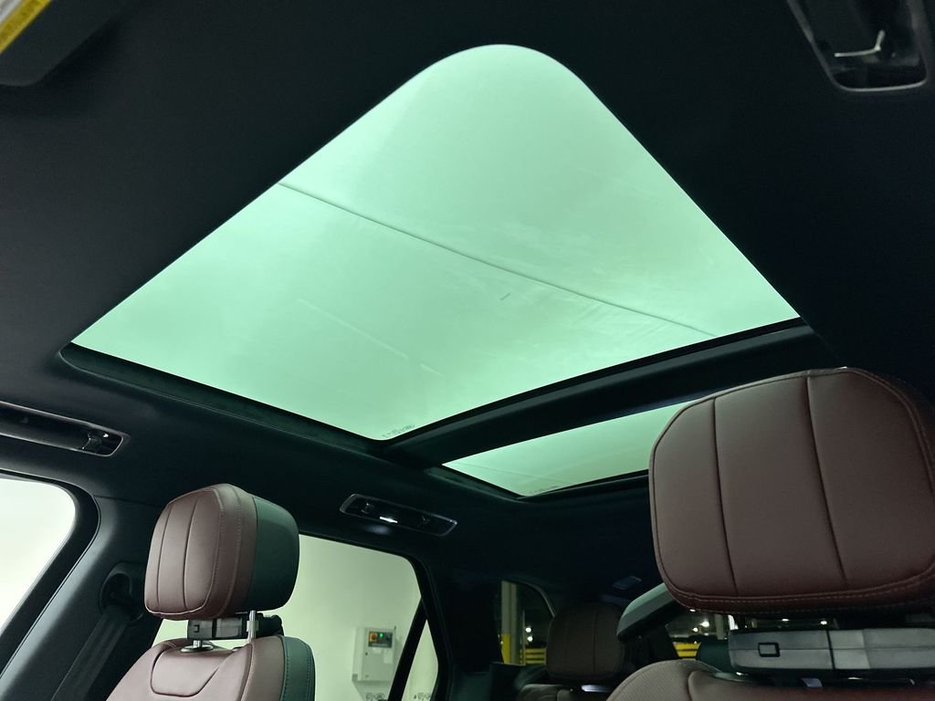 New 2026 Fuji White Land Rover Dynamic SE image 11