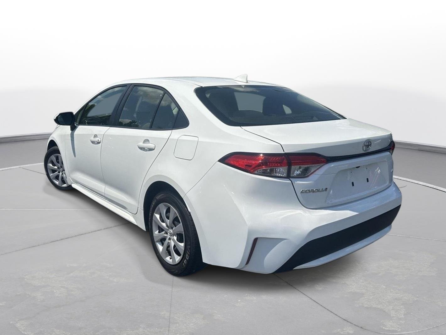 2022 Toyota Corolla LE - Photo 8