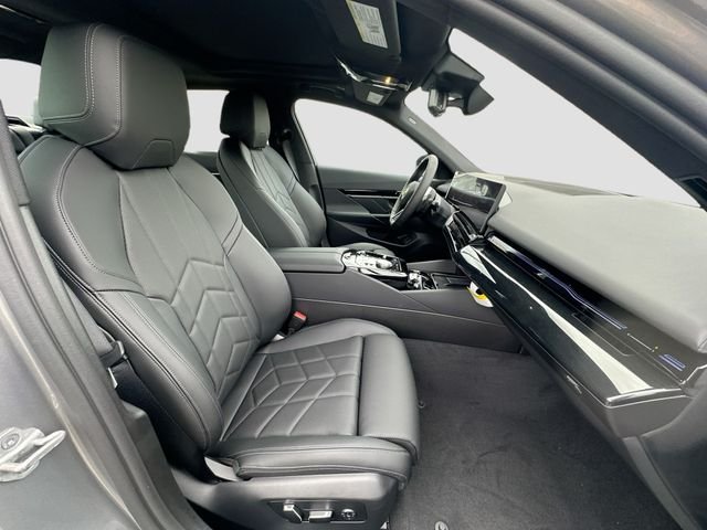 2026 BMW 5 Series 530i - Photo 24