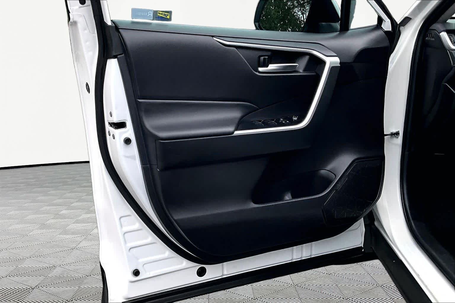 Used 2024 Ice Cap Toyota XLE image 22