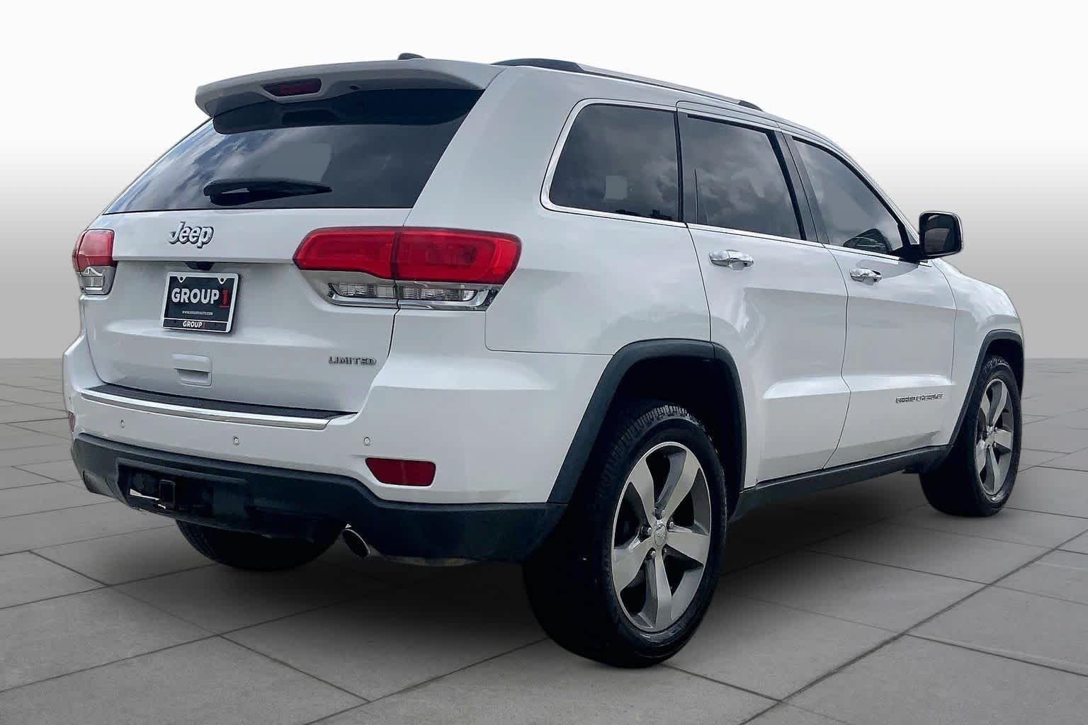 Used 2015 Bright White Clearcoat Jeep Limited image 13