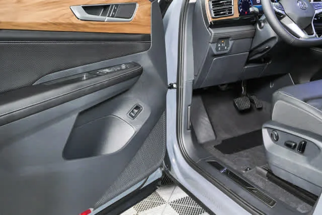 New 2026 Pure Gray Volkswagen 2.0T SE w/Technology image 7