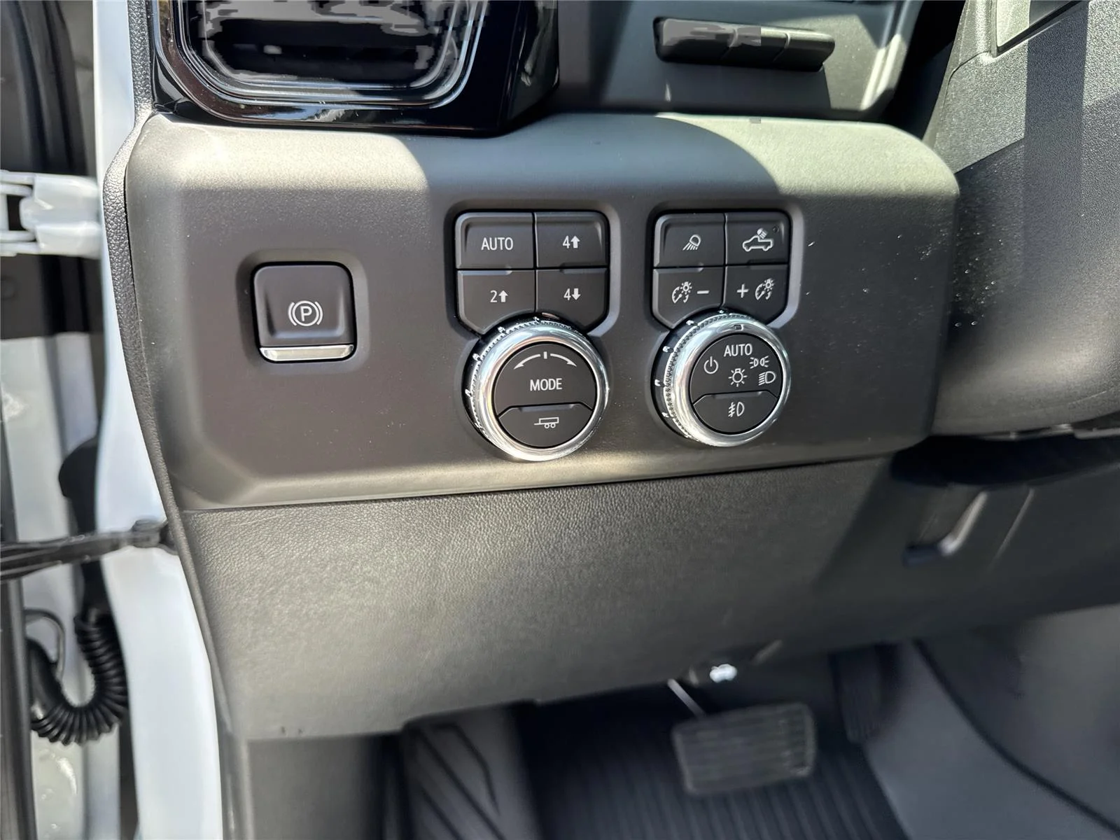 New 2026 Summit White GMC AT4 image 31
