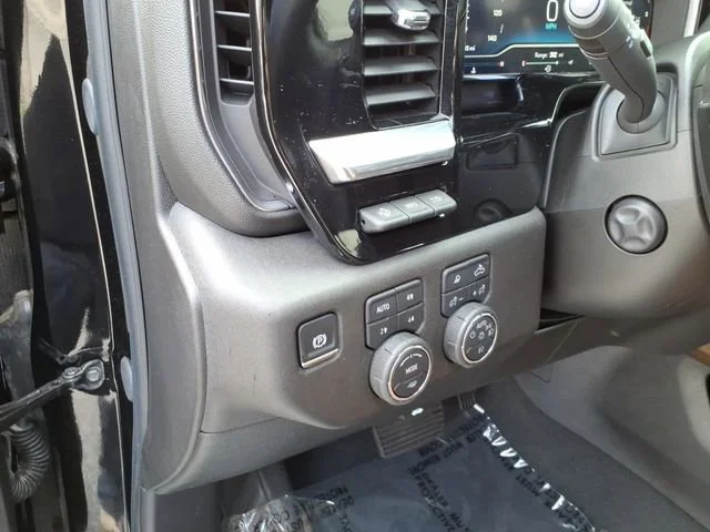 Used 2025 Black Chevrolet High Country image 18