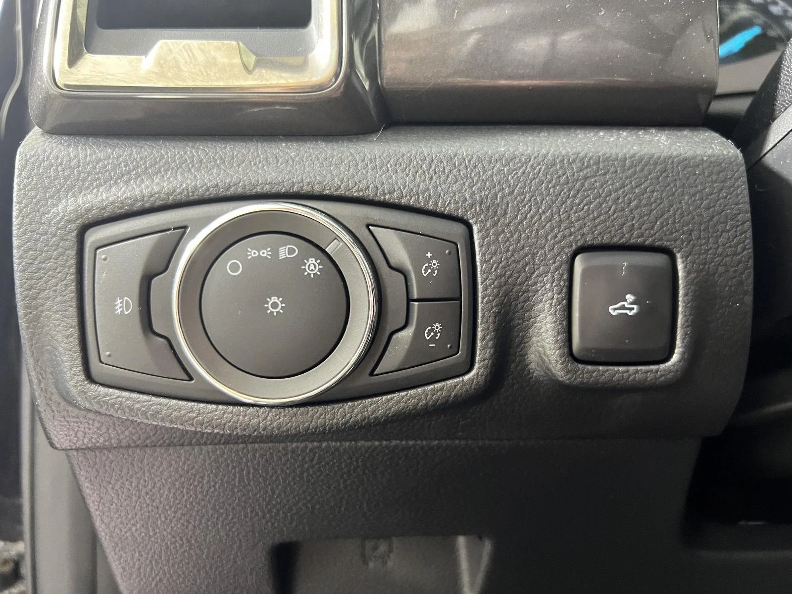 Used 2020 Shadow Black Ford LARIAT image 16