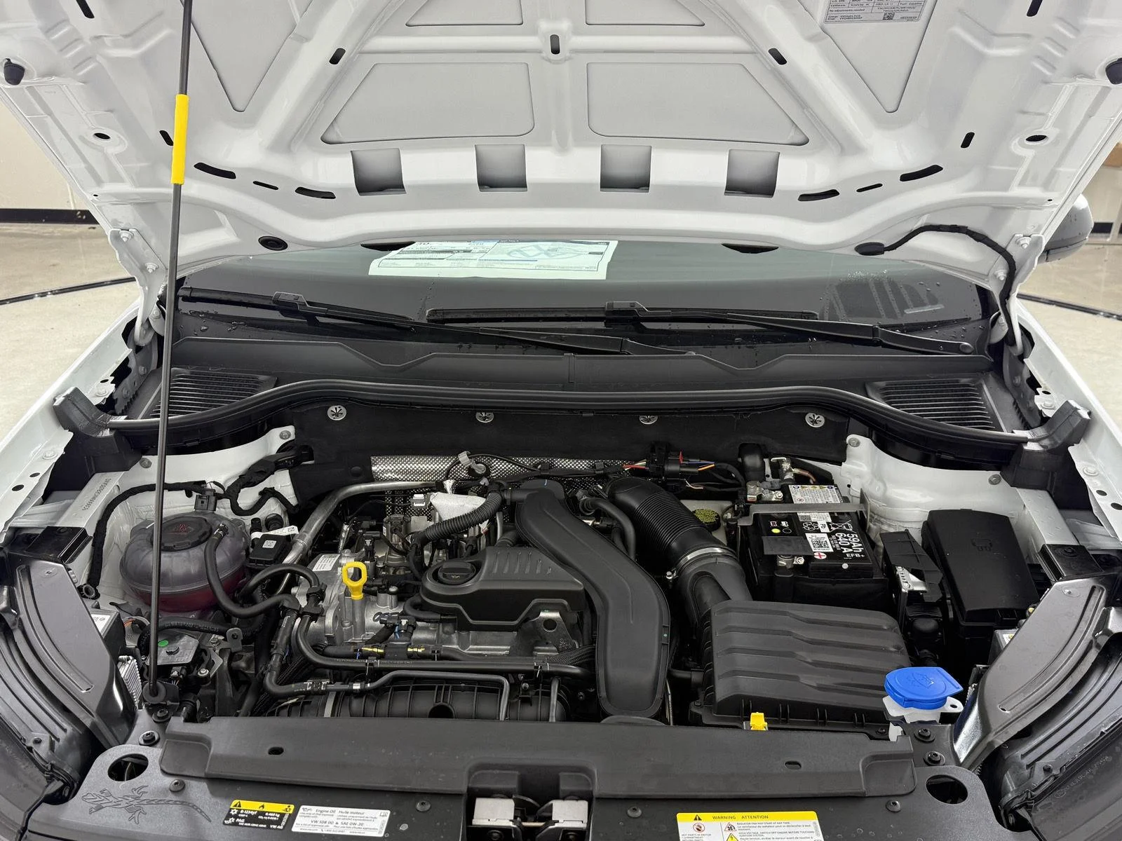 New 2027 Pure White Volkswagen S image 27