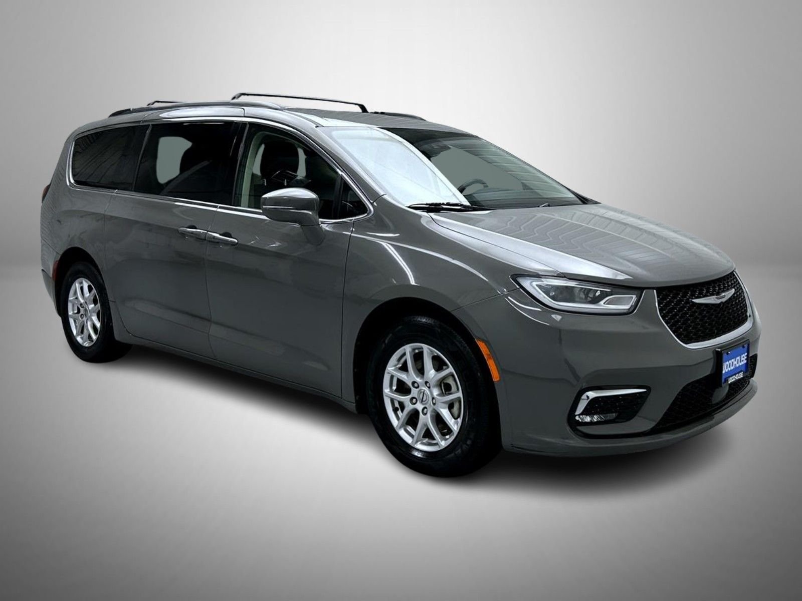 Used 2022 White Chrysler Touring L image 3