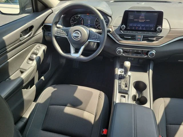 Used 2026 White Nissan 2.5 SV image 15