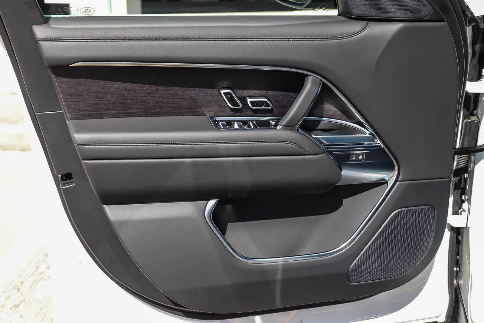 New 2026 Fuji White Land Rover SE image 19