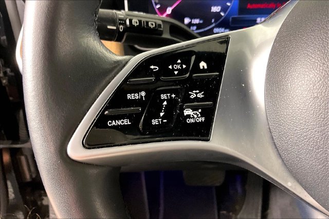 Used 2023  Mercedes-Benz GLC 300 image 7