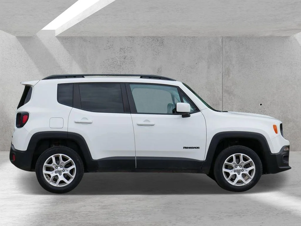 Used 2017 White Jeep Latitude image 2