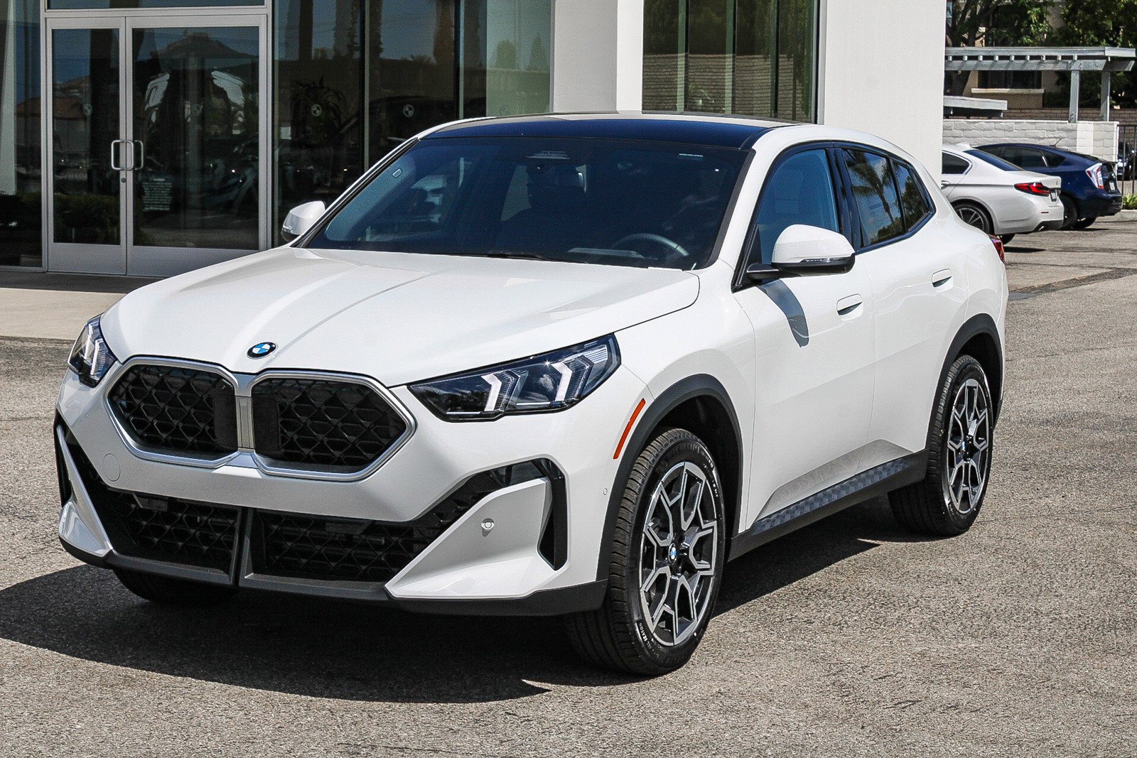 New 2026 Alpine White BMW xDrive28i image 3