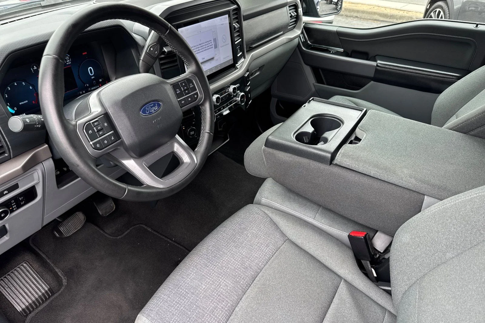 Certified Used 2025 Blue Metallic Ford XLT image 3