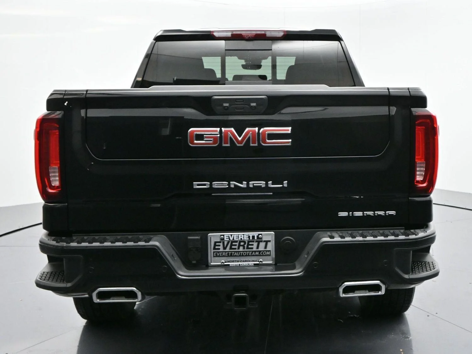 Used 2025 Onyx Black GMC Denali image 6