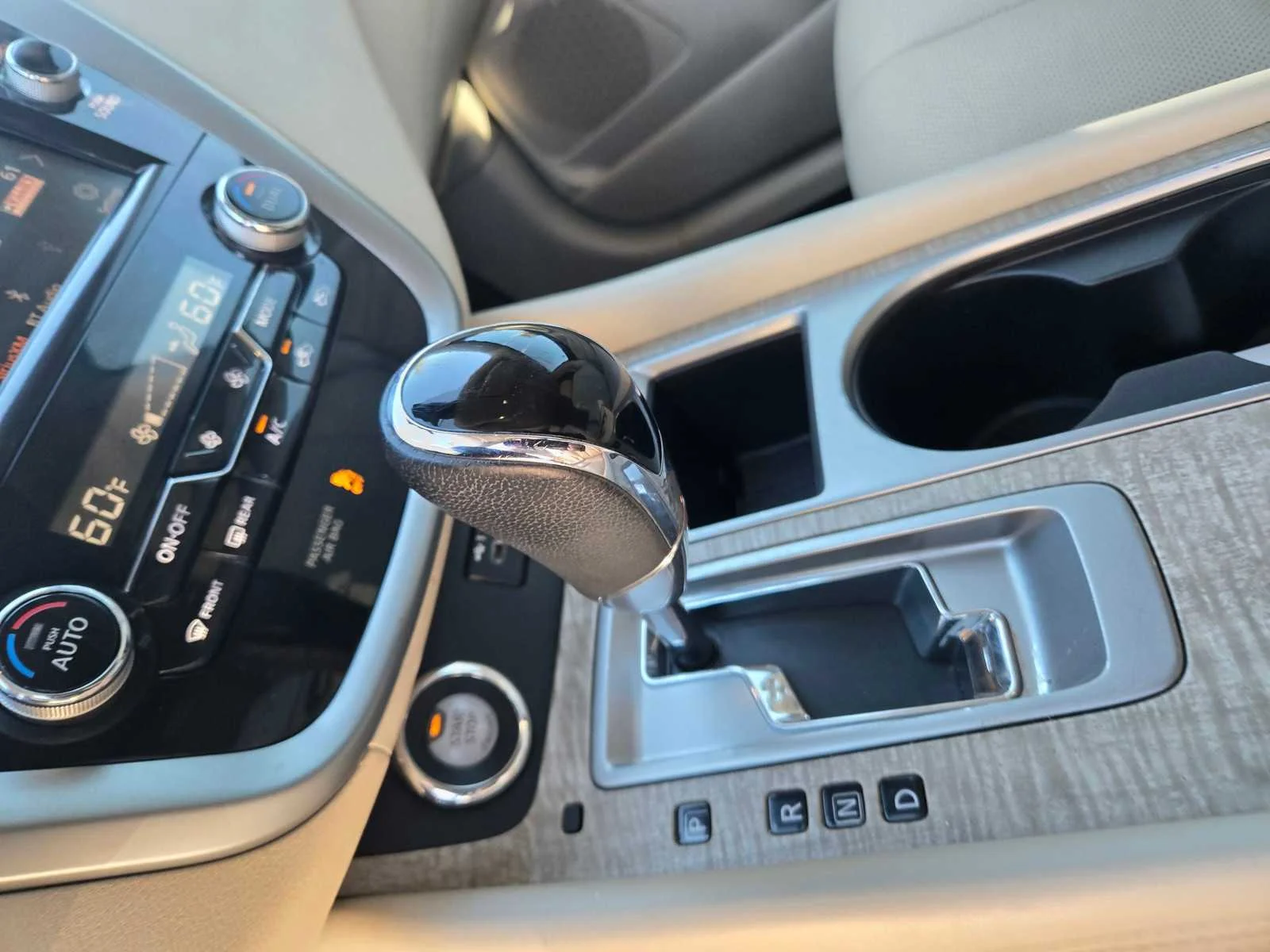 Used 2019  Nissan SL image 14