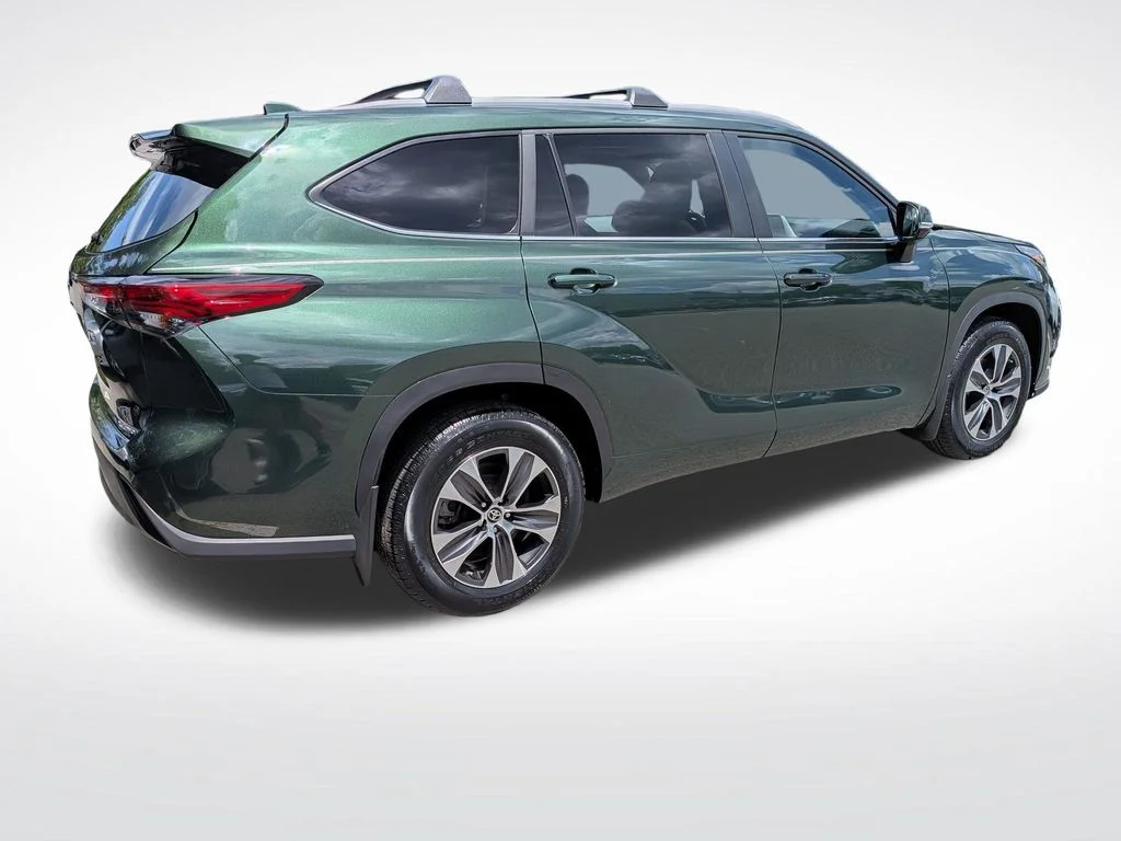 Used 2023 Green Toyota XLE image 3