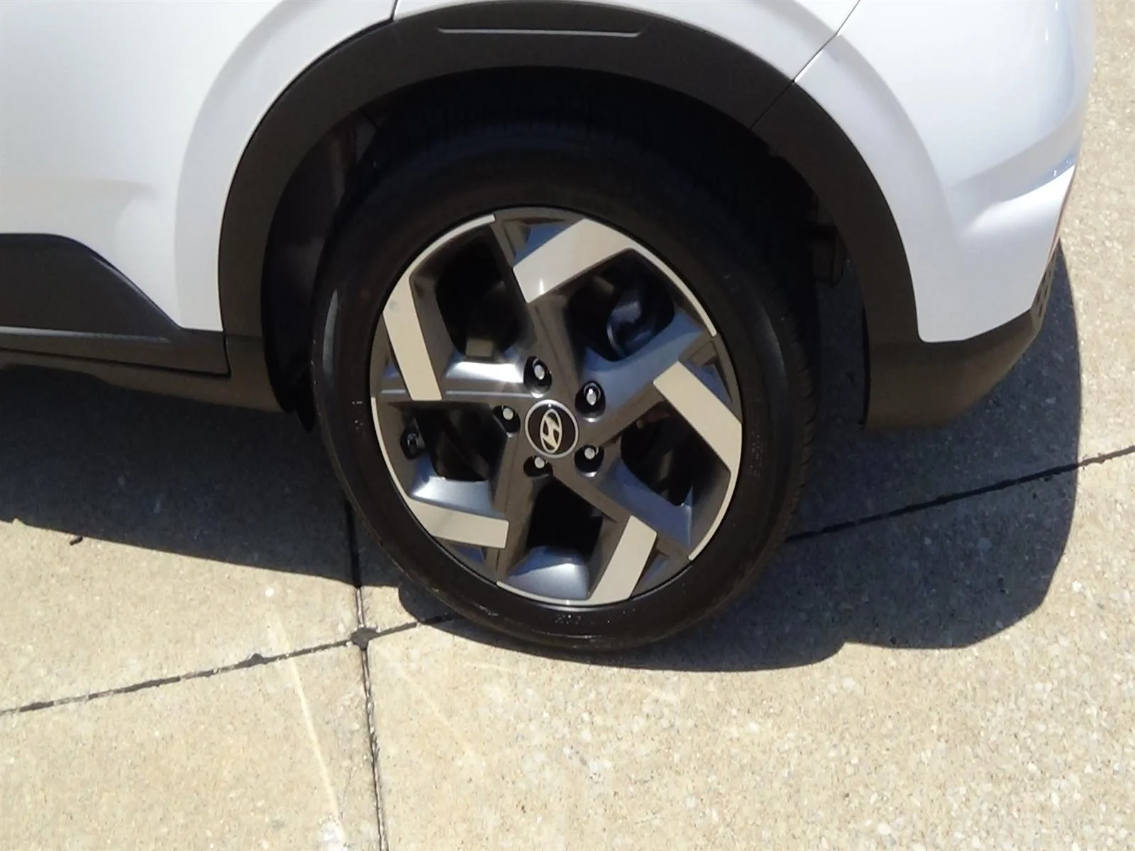 Used 2025 Lunar White (saw) Hyundai SEL image 9