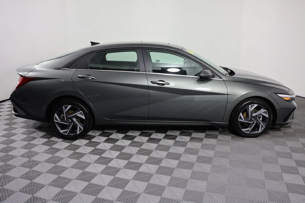 Certified Used 2025 Gray Hyundai SEL Convenience image 9