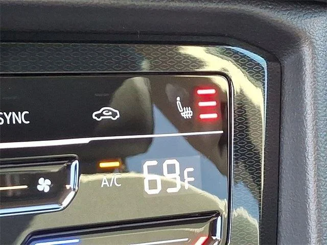 2025 Volkswagen Taos SE - Photo 20