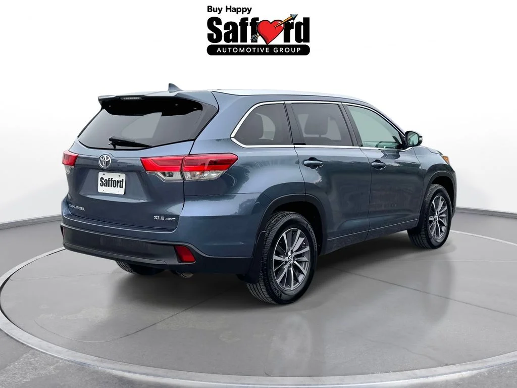 Used 2018 Blue Toyota XLE image 9