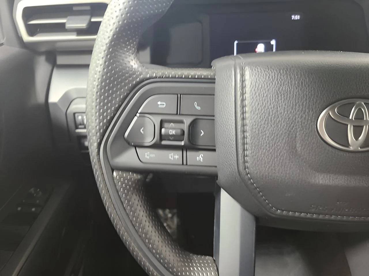 Used 2024 Ice Cap Toyota SR image 22