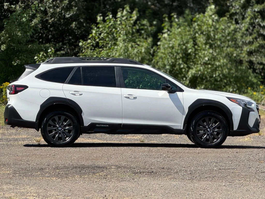 Used 2025 Crystal White Pearl Subaru Onyx Edition XT image 8