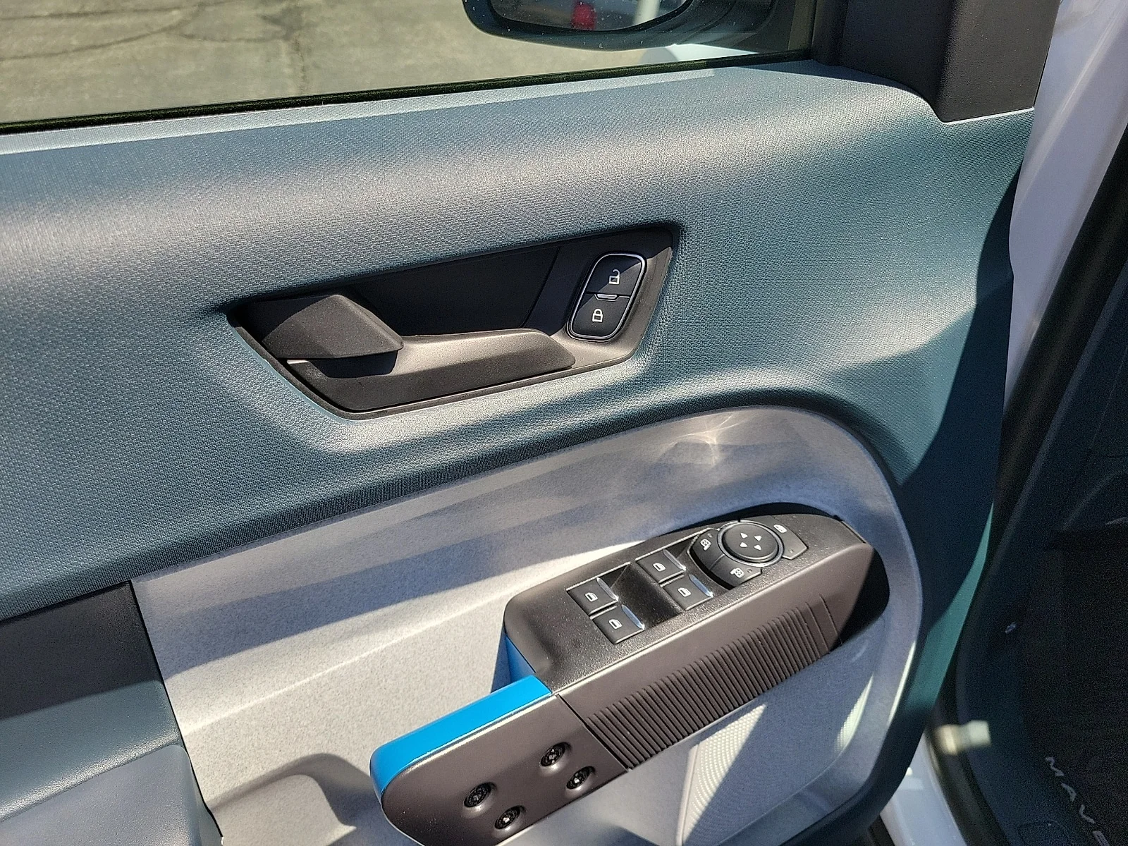 New 2025 Oxford White Ford XLT image 11