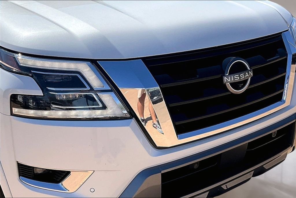 Used 2022 White Nissan SL image 31