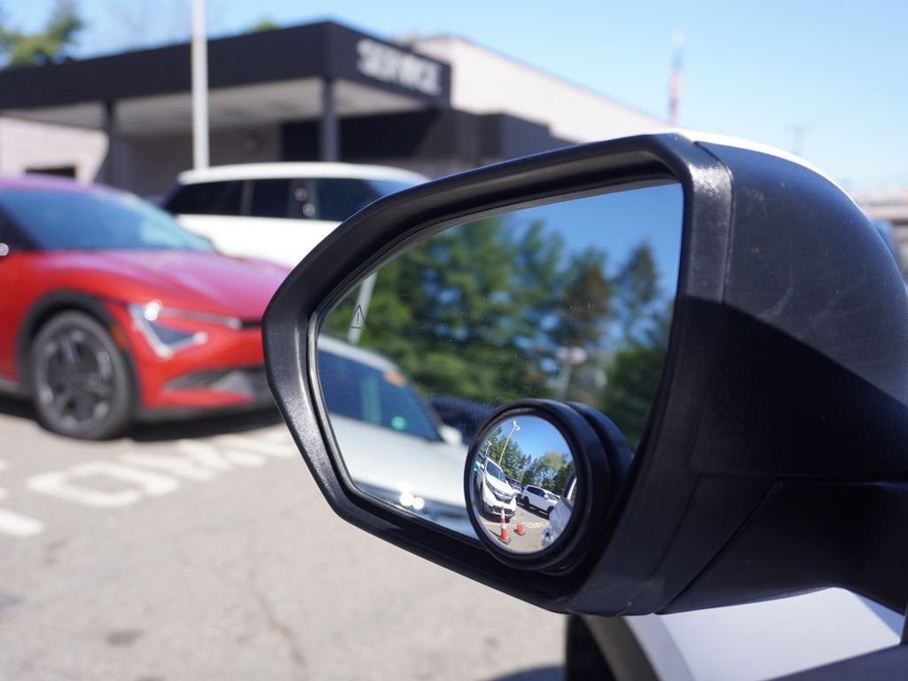 Used 2023 White Hyundai SEL image 33
