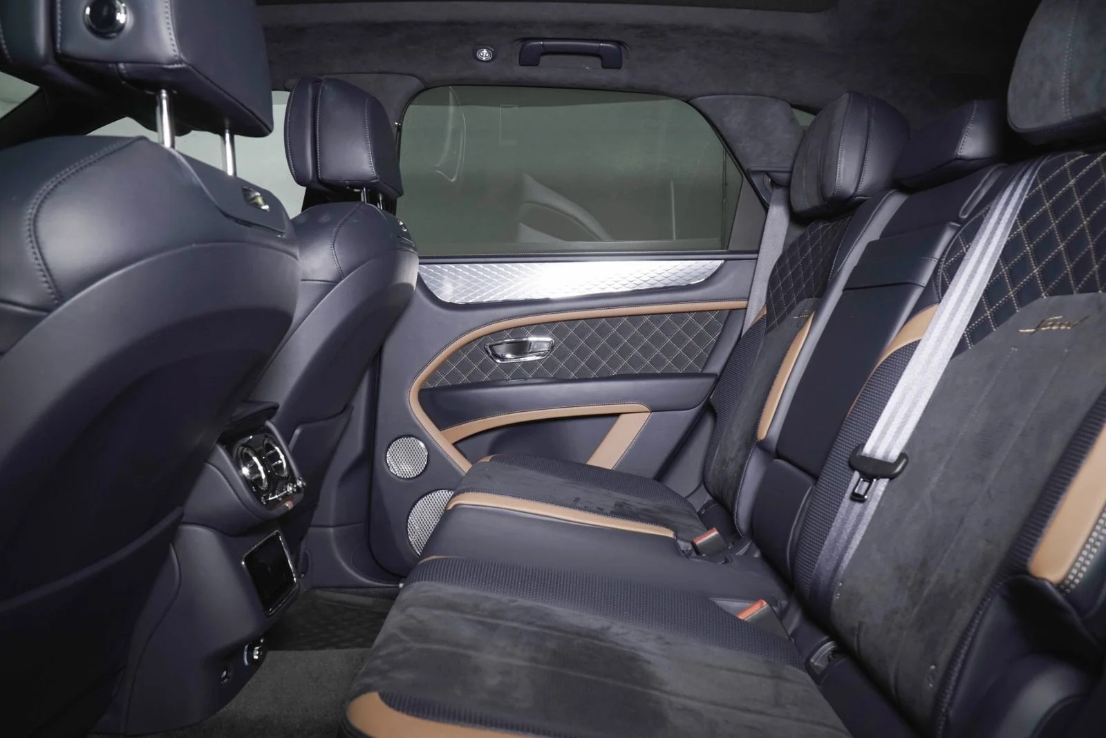 Used 2022  Bentley  image 24