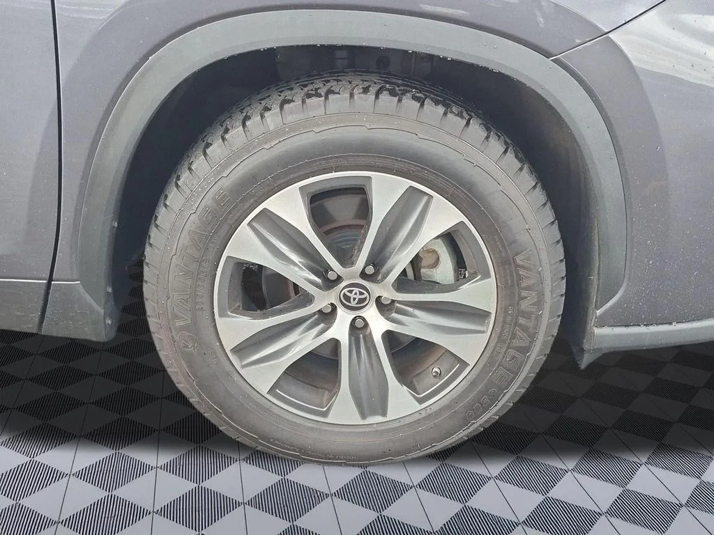 Used 2023 Magnetic Gray Metallic Toyota XLE image 29
