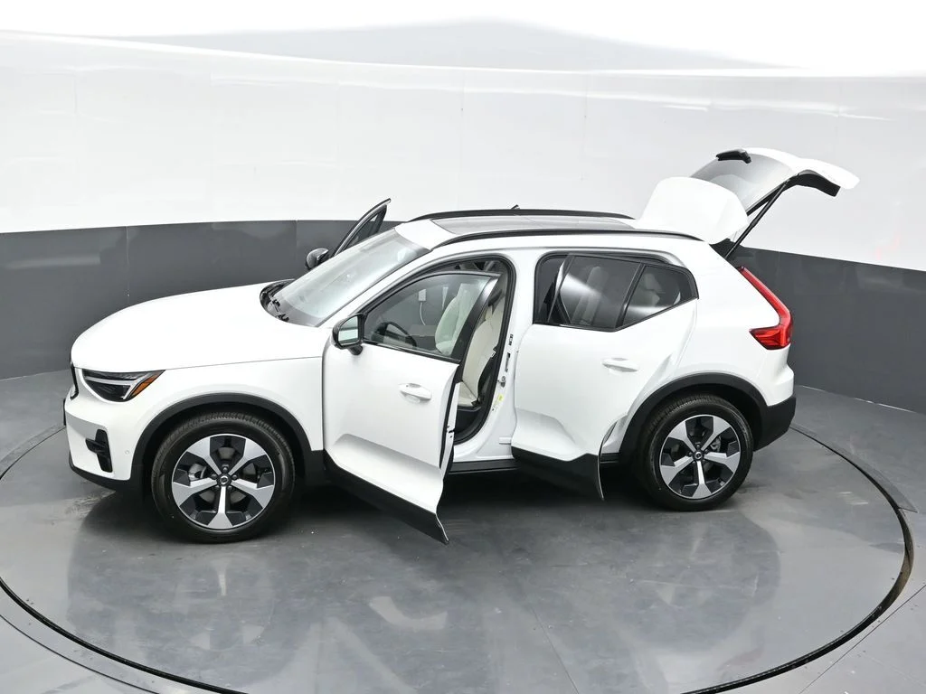 2026 Volvo XC40 Plus - Photo 27