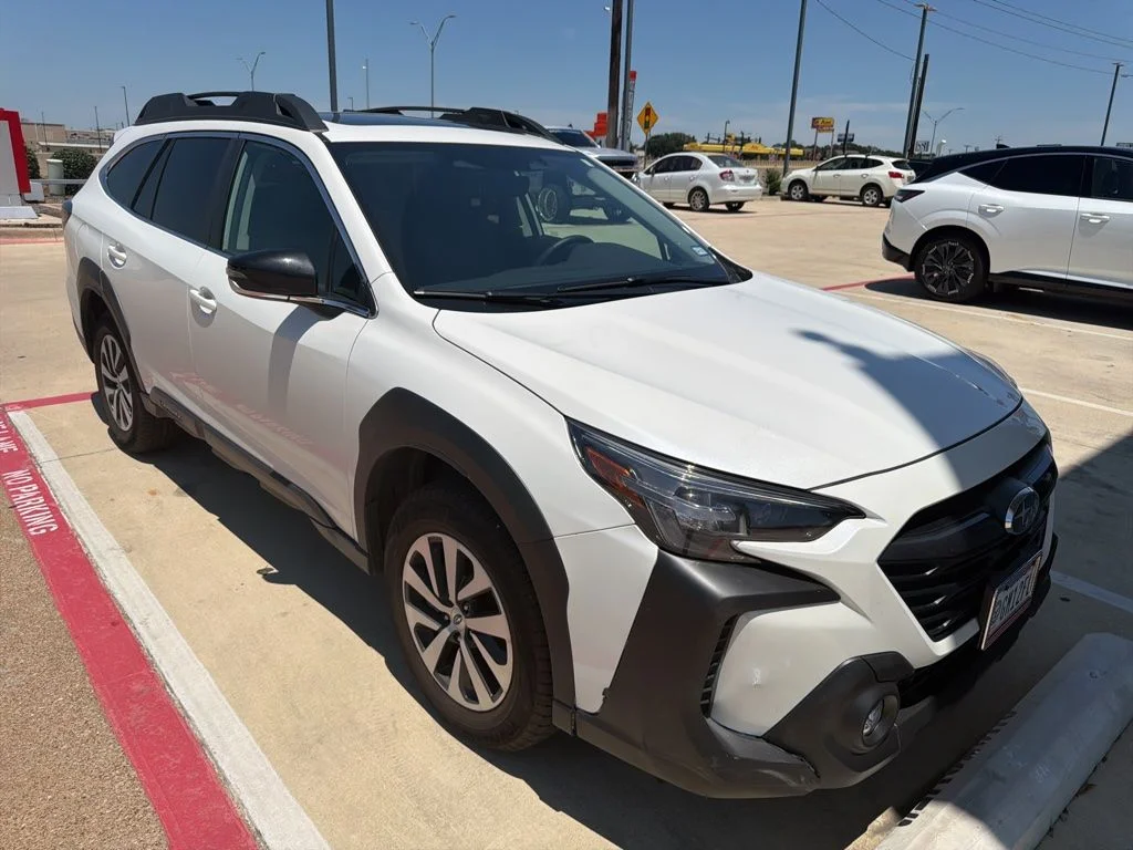 2025 Subaru Outback Premium's photo