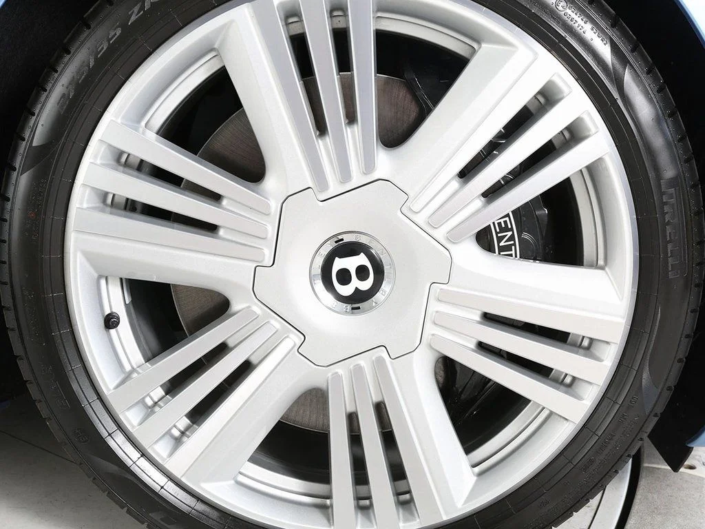 Used 2026  Bentley Azure image 6