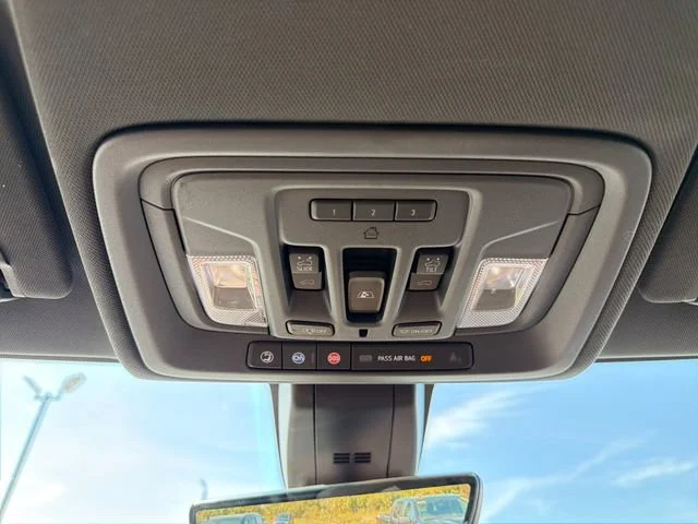 Used 2019 IRIDESCENT PEARL TRICOAT Chevrolet High Country image 38