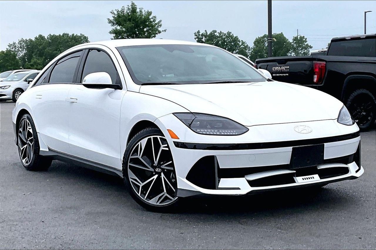 Used 2025 Serenity White Hyundai SEL image 36