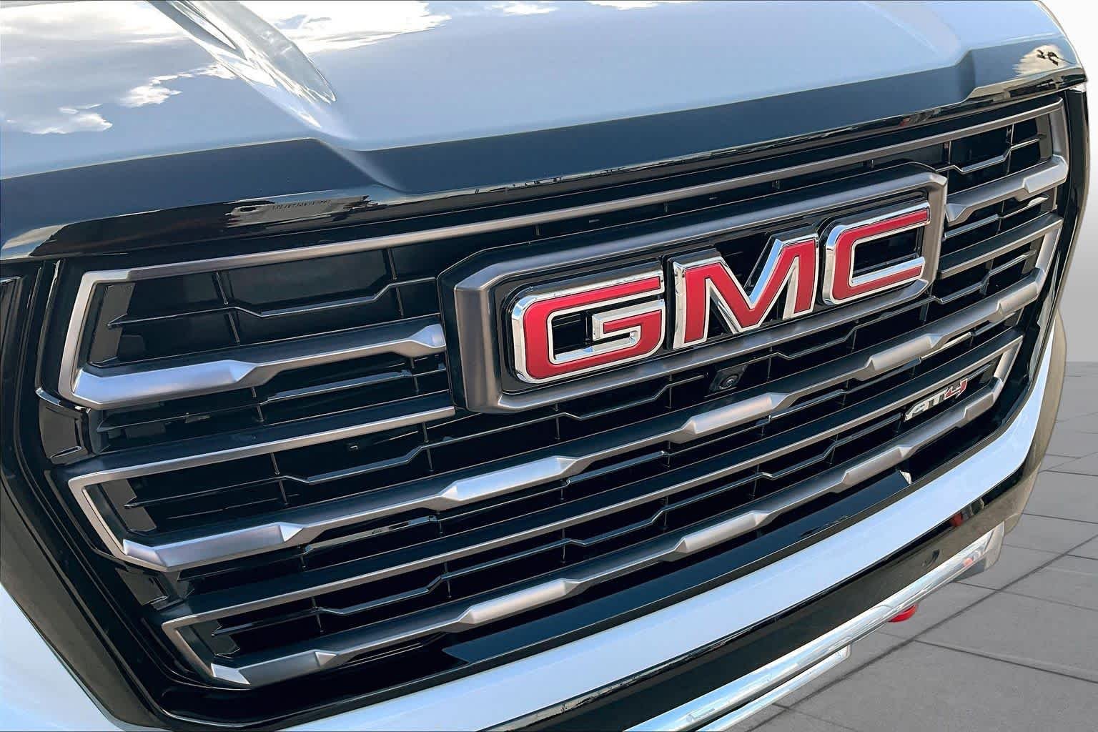 Used 2026 Summit White GMC AT4 Ultimate image 30