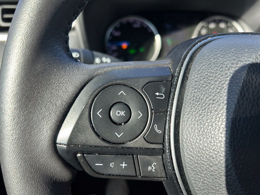 Used 2021 Pearl Toyota XLE Premium image 27
