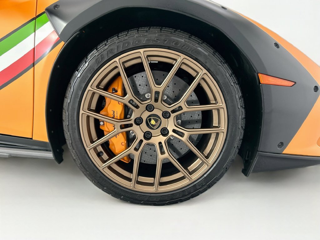 Used 2023 Orange Lamborghini  image 27
